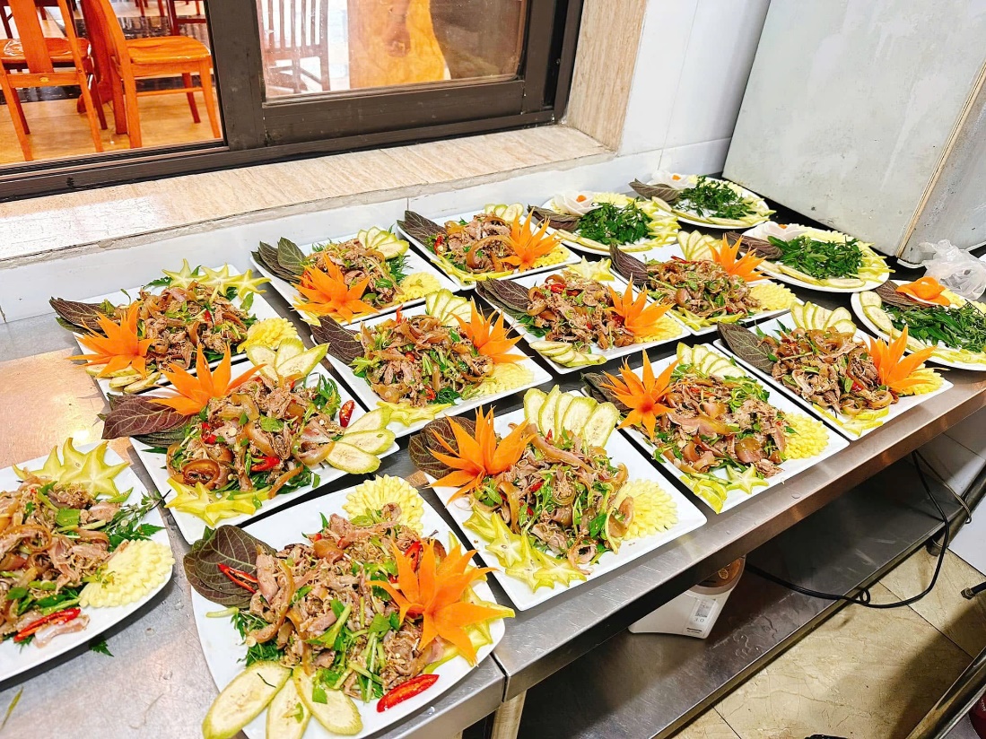 Món đồng quê xào thực tế tại Nhà hàng Xuân Trường
