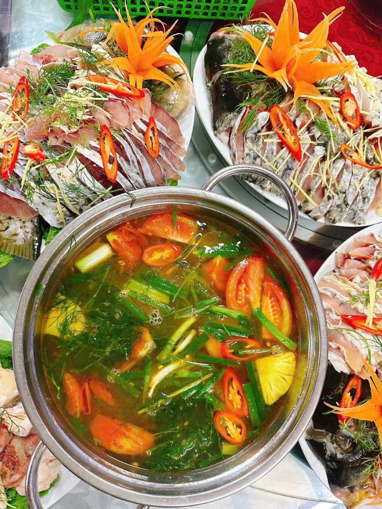 Lẩu thực tế tại Nhà hàng Xuân Trường